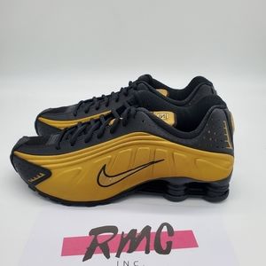 Nike Shox R4 Shoes Black Metallic Gold 104265-702